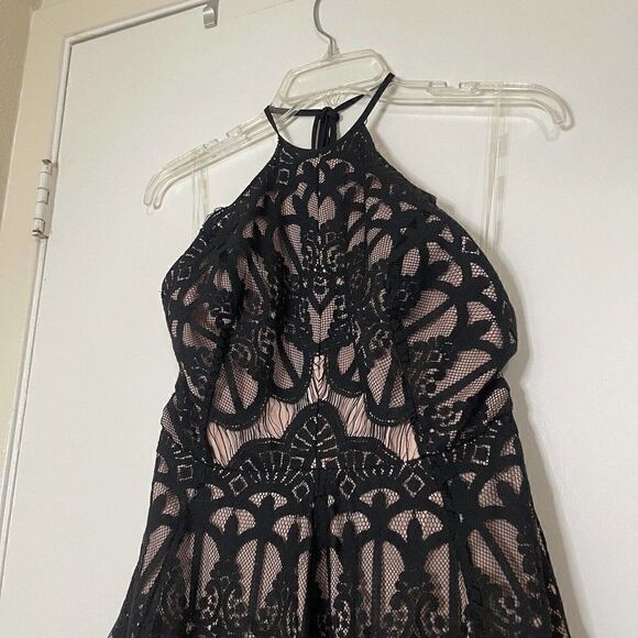 NEW! Urban Outfitters Glamorous Black Lace Flare Halter mini dress Medium $129 - Picture 6 of 6